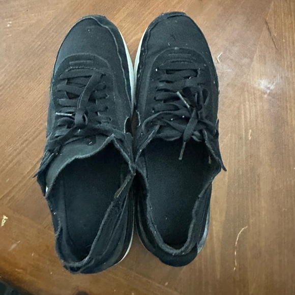 Black Nike Shoes - Picture 2 of 12